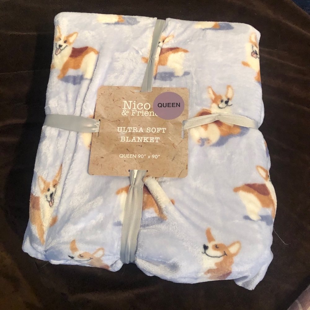 Nico and Friends Corgi Blanket - Queen